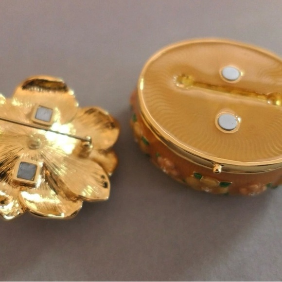 Joan Rivers RARE  Vintage Stunning Trinket Box With Beautiful Earrings! - Picture 6 of 16